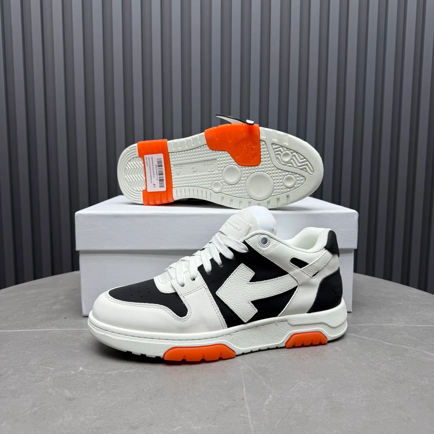 【off- white】P: 620💰Couple model👫, Size: 35-44 (Customized for men 38.45.46) High-quality version👊 "Out of office" series original molding, original lasting, production process 1:1 Original ➰OFF GRAY WHITE OW ➰ First-layer cowhide Imported skin-friendly and environmentally friendly polyester mesh Original molding high elastic and environmentally friendly molding pad Made with the original lasting process. The original molded rubber outsole (never yellows and deforms) has a super correct shape, bright color and strong three-dimensional effect👍. Packaging💯Full set of packaging synchronized with the official website (branded paper, certificate of quality, branded cloth bag)